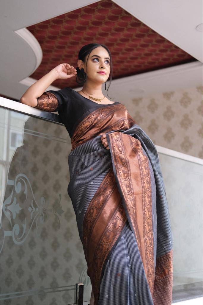 Black Jacquard Saree For Women With Unstitched Blouse