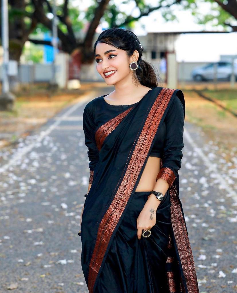 Black Jacquard Saree For Women With Unstitched Blouse